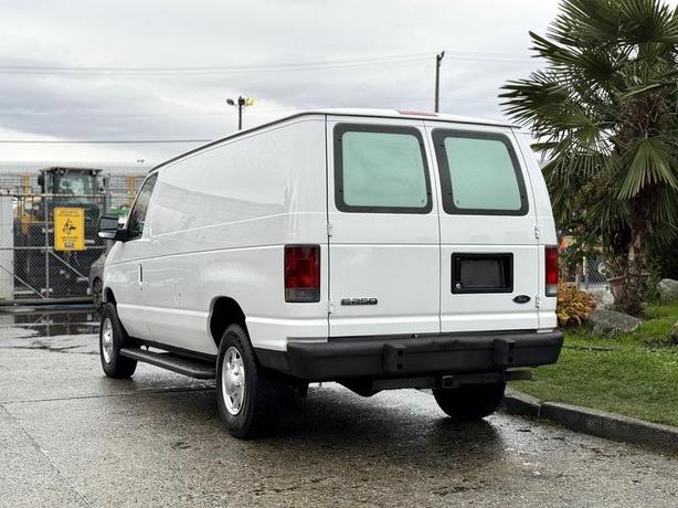 2006 Ford Econoline E-250 Cargo Van with 4.6L V8 image 8
