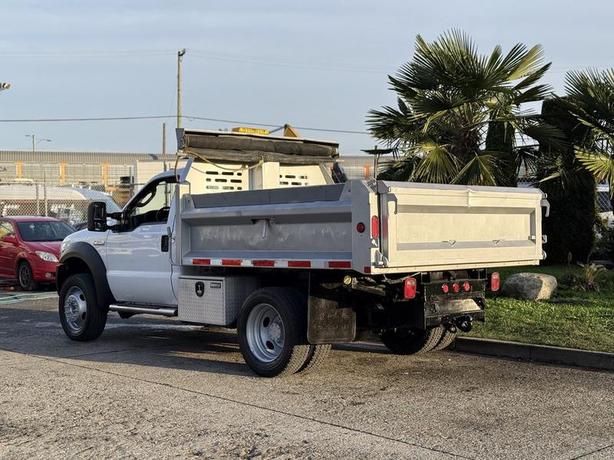 2006 Ford F-550 Regular Cab 2WD 9-Foot Dump Truck image 7