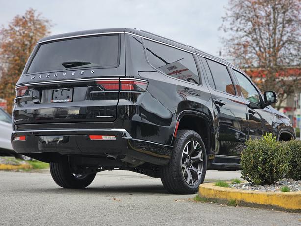 2023 Jeep Wagoneer L Series III - No Accidents, Manager Demo image 5