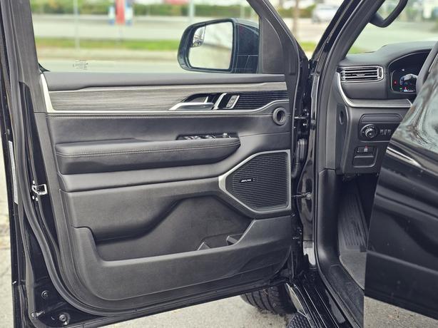 2023 Jeep Wagoneer L Series III - No Accidents, Manager Demo image 6