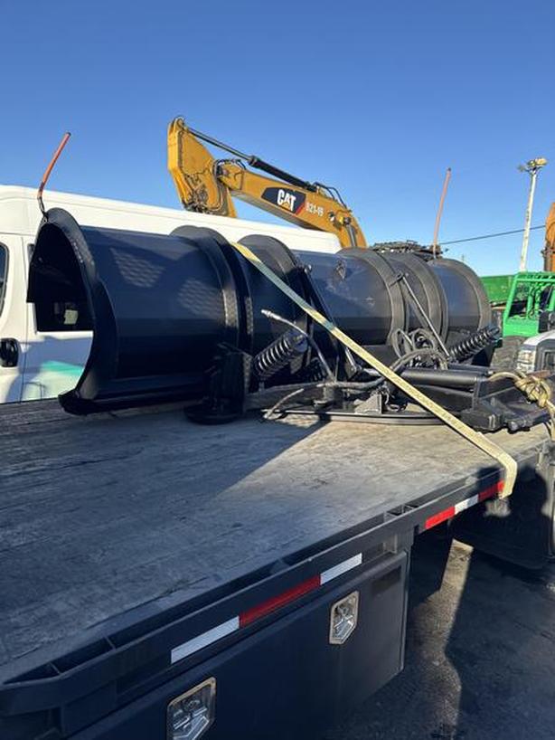 2016 International 7400 Plow Dump Truck with Air Brakes Diesel image 2