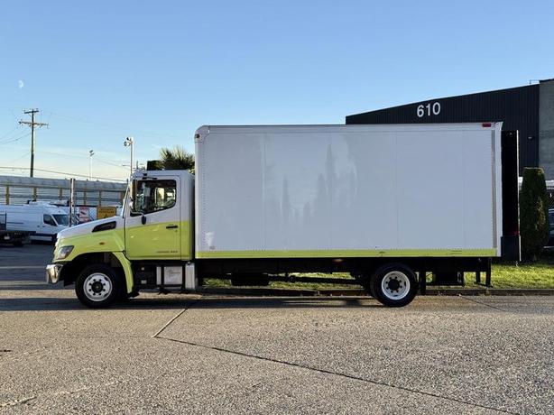 2018 Hino 268 18-Foot Cube Van with Lift Gate and Rear Shelving image 5