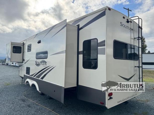 Used 2020 Grand Design Solitude S-Class 3350RL image 5