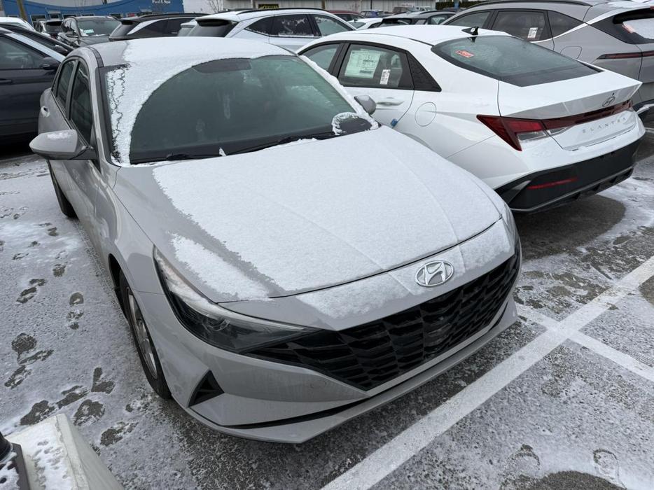 2021 Hyundai Elantra Essential BACKUP CAMERA! FORWARD COLLISION! LANE KEEP ASSIS display photo