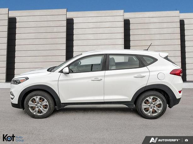 2017 Hyundai Tucson Base KEYLESS ENTRY! POWER OPTIONS! BACKUP CAMERA! image 3