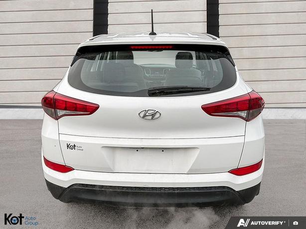 2017 Hyundai Tucson Base KEYLESS ENTRY! POWER OPTIONS! BACKUP CAMERA! image 5