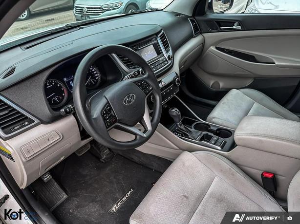 2017 Hyundai Tucson Base KEYLESS ENTRY! POWER OPTIONS! BACKUP CAMERA! image 6