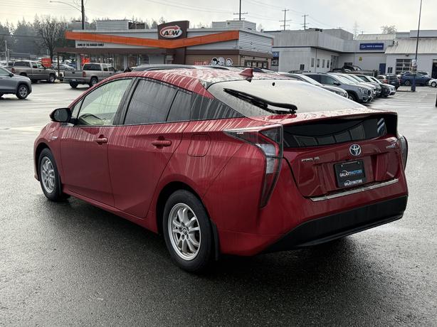 2018 Toyota Prius Technology- Heated Seats & Power Moonroof image 8