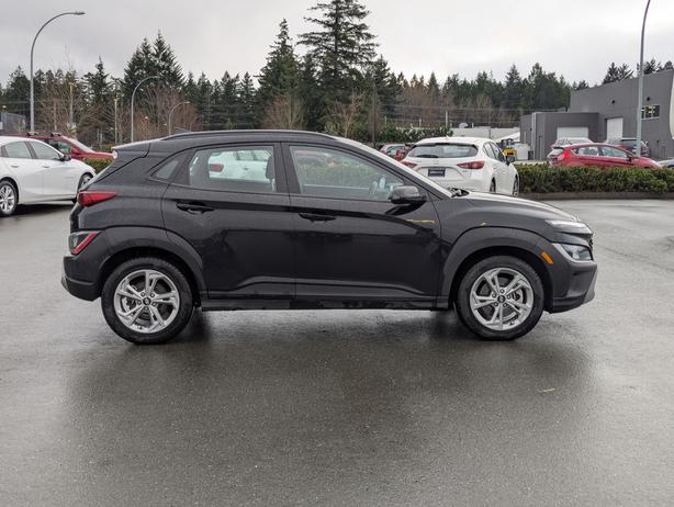 2023 Hyundai Kona Preferred - No Accidents, AWD, Heated Seats image 5