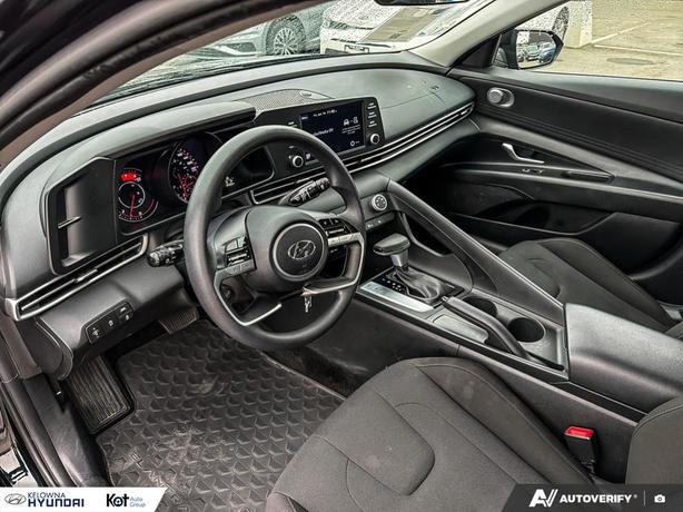 2022 Hyundai Elantra Essential ! NO ACCIDENT! BACKUP CAMERA! GREAT ON GAS! image 6