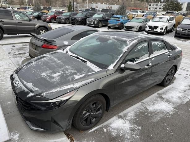 2023 Hyundai Elantra Preferred ADAPTIVE CRUISE! BLINDSPOT! FORWARD COLLISION! image 2