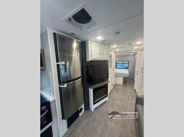 Used 2022 Coachmen RV Mirada 32LS image 8