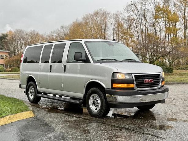 2023 GMC Savana LT 2500 12-Passenger Van image 1