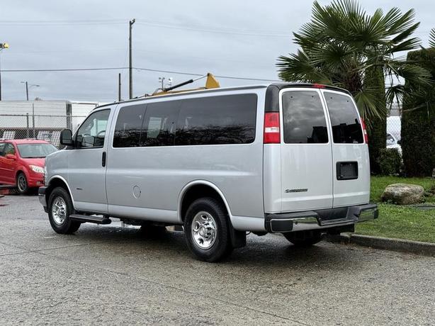2021 Chevrolet Express 3500 LT Duramax Diesel 12-Passenger Van image 7