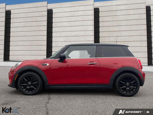 2016 MINI Cooper Hardtop Base image 3