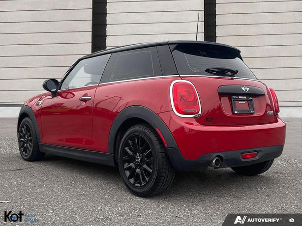 2016 MINI Cooper Hardtop Base image 4