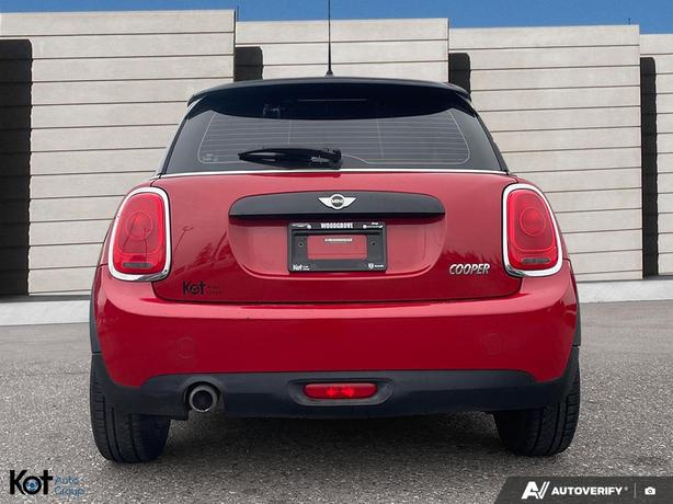 2016 MINI Cooper Hardtop Base image 5