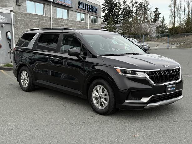 2024 Kia Carnival LX- No Accidents, BC Local & Leather Shift Knob image 4