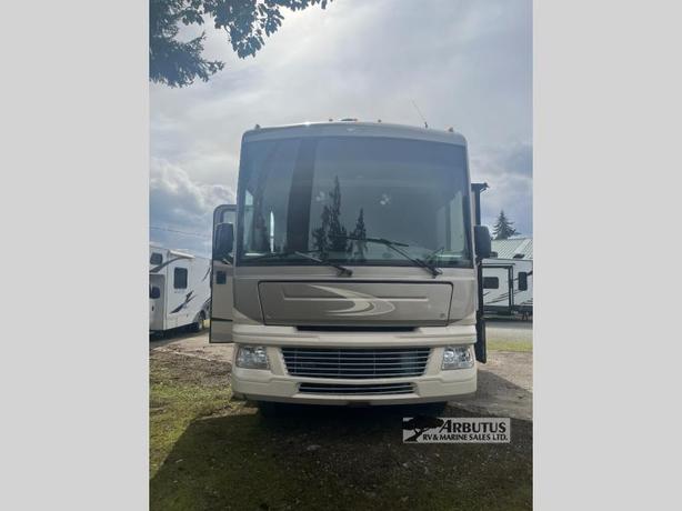 Used 2014 Fleetwood RV Bounder 33C image 1