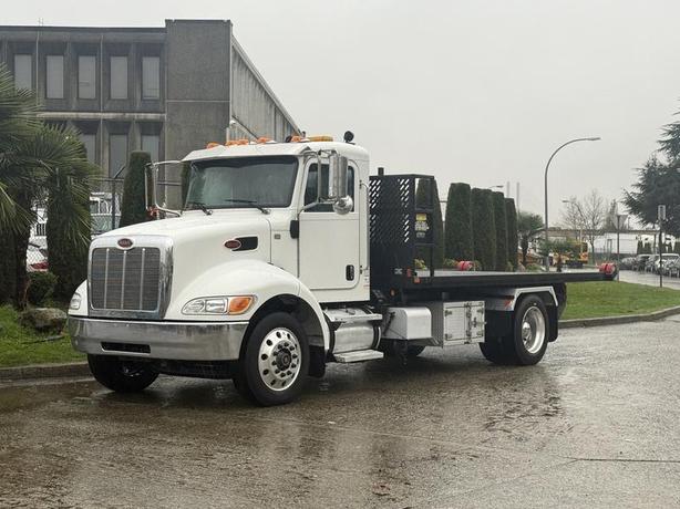 2020 Peterbilt 330 Hook Truck with 16-Foot Roll-Off Deck image 4