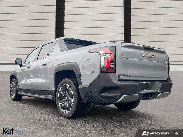 2025 Chevrolet Silverado EV e4WD Crew Cab Extended Range LT ONLY 20,032 KMS! FUL image 4