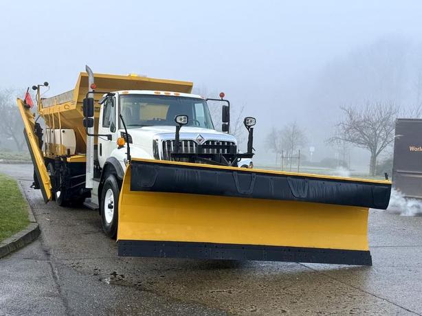 2016 International 7400 Snow and Wing Plow with 14-Foot Dump Box image 2