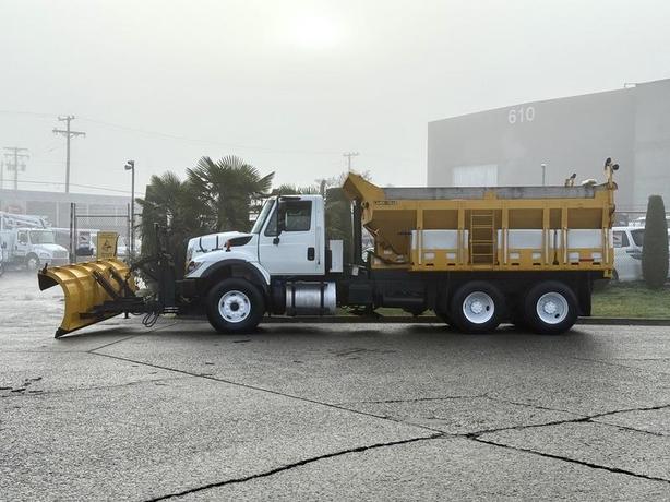 2016 International 7400 Snow and Wing Plow with 14-Foot Dump Box image 6