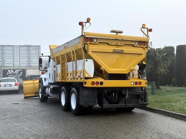 2016 International 7400 Snow and Wing Plow with 14-Foot Dump Box image 8