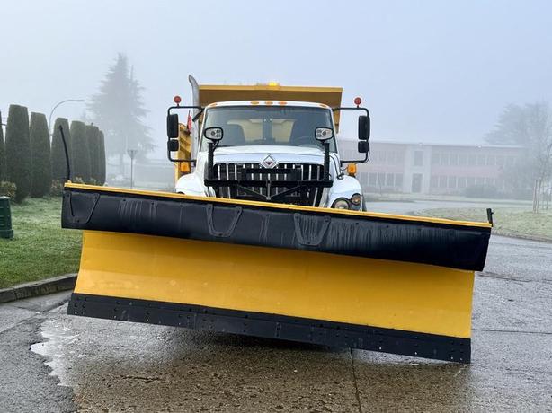 2016 International 7400 Snow and Wing Plow with 14-Foot Dump Box image 3