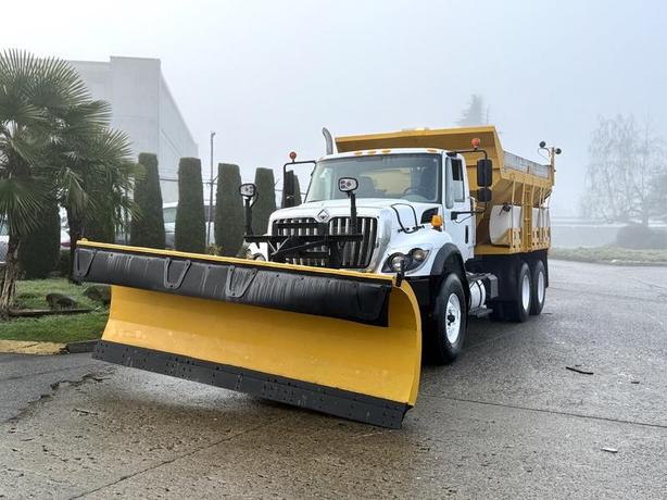 2016 International 7400 Snow and Wing Plow with 14-Foot Dump Box image 4