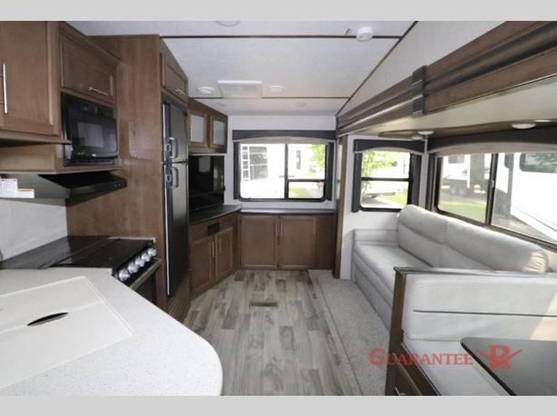 Used 2019 Keystone RV Cougar Half-Ton Series 25RES image 6