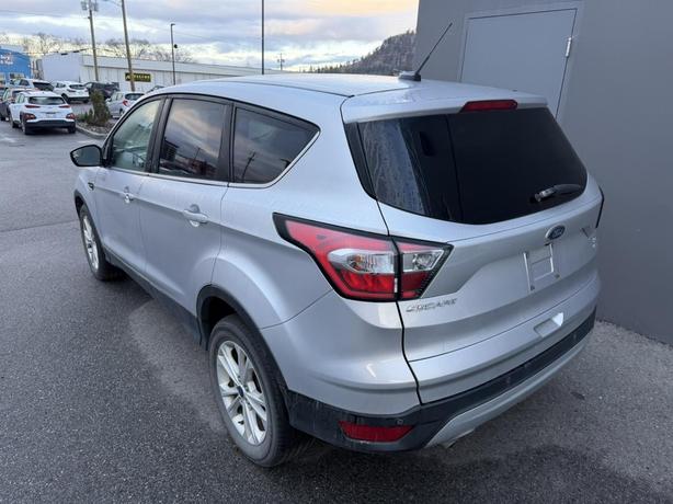 2017 Ford Escape SE BACKUP CAMERA! HEATED FRONT SEATS! KEYLESS ENTRY! image 3
