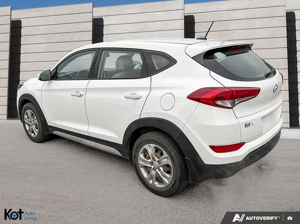 2017 Hyundai Tucson Base KEYLESS ENTRY! POWER OPTIONS! BACKUP CAMERA! image 4