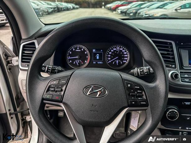 2017 Hyundai Tucson Base KEYLESS ENTRY! POWER OPTIONS! BACKUP CAMERA! image 7