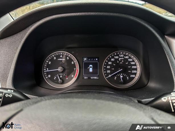 2017 Hyundai Tucson Base KEYLESS ENTRY! POWER OPTIONS! BACKUP CAMERA! image 8