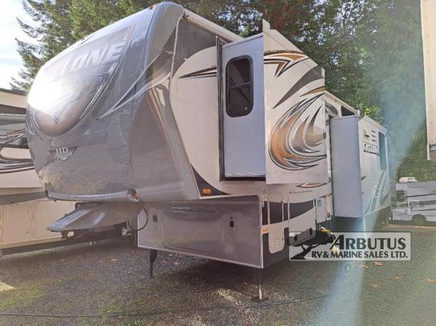 Used 2012 Heartland Cyclone 3950 image 2