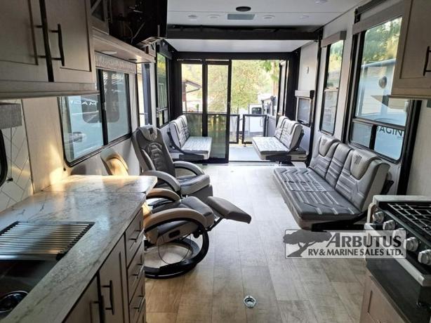 Used 2023 Grand Design Momentum G-Class 32G image 5