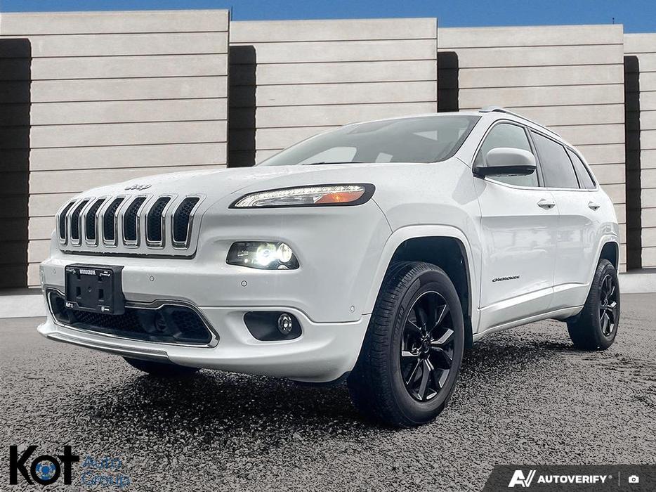 2016 Jeep Cherokee Overland display photo