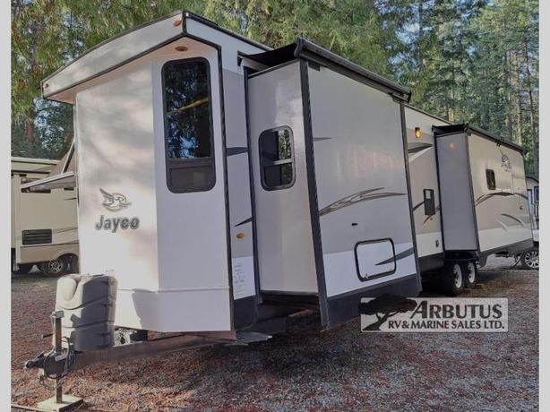 Used 2018 Jayco Jay Flight Bungalow 40RLTS image 2