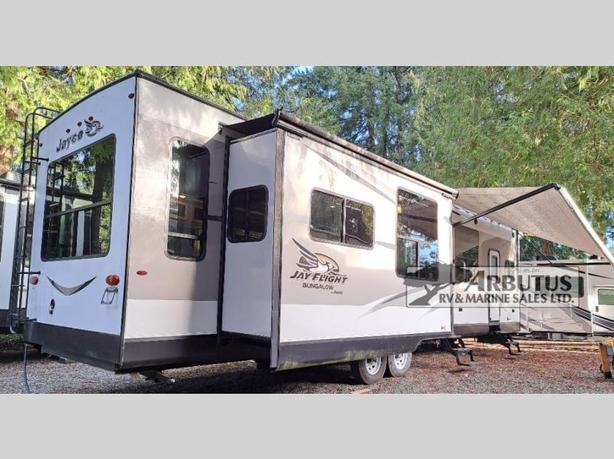 Used 2018 Jayco Jay Flight Bungalow 40RLTS image 4