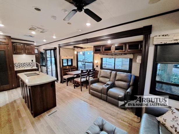 Used 2018 Jayco Jay Flight Bungalow 40RLTS image 7