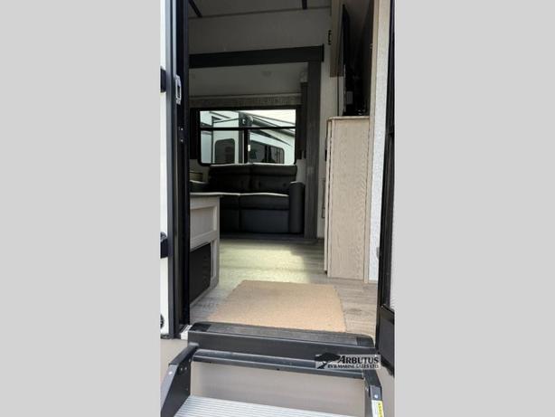 Used 2018 Jayco Talon 413T image 8