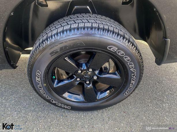 2023 RAM 1500 Classic Express 4x4 Crew Cab 5'7" Box NO ACCIDENTS! V8 ENGINE! REA image 6