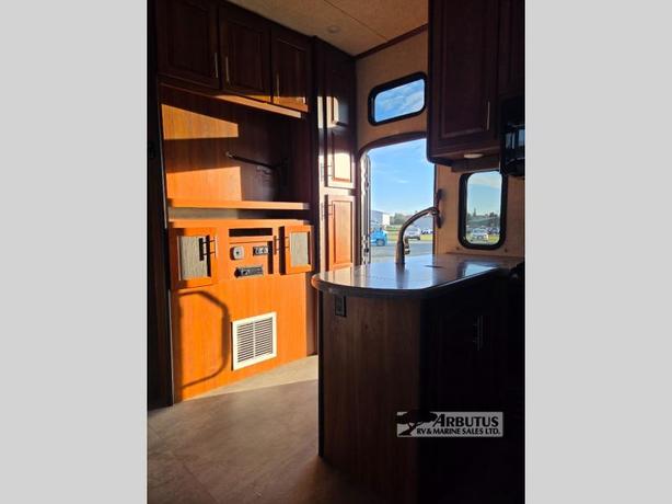 Used 2015 Keystone RV Fuzion 325 image 5