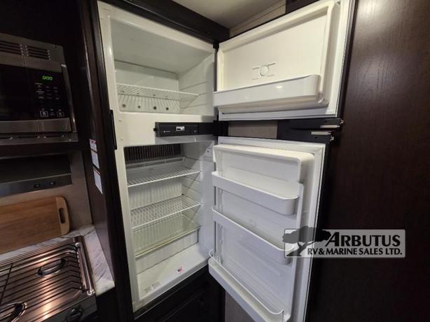 Used 2016 Dutchmen RV Kodiak Express 223RBSL image 7