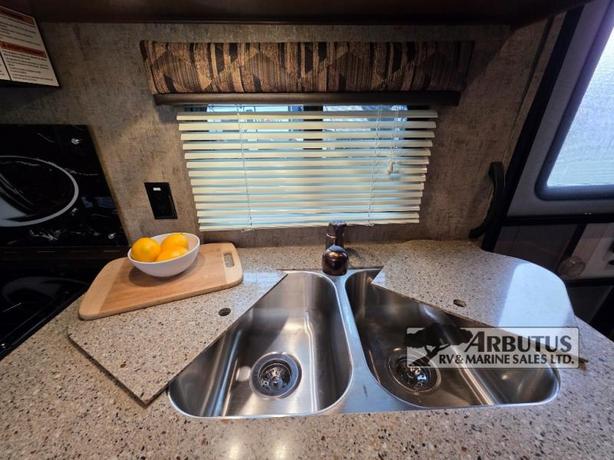 Used 2018 Outdoors RV Creek Side Mountain Series 18RBS image 7