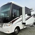 Used 2013 Newmar Bay Star Sport 3310 thumbnail image 3