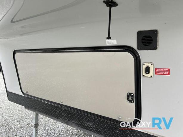 Used 2018 Keystone RV Springdale 302FWRK image 3