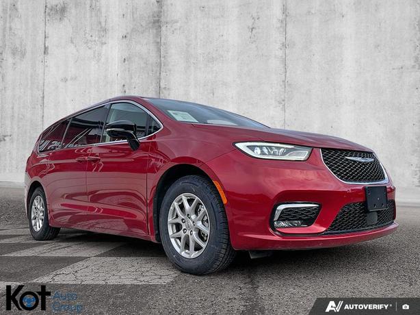 2024 Chrysler Pacifica Touring-L | Power Liftgate | Power Sliding Doors | Remote image 3