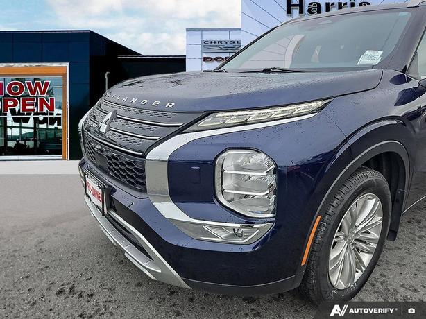 2023 Mitsubishi Outlander SE | Heated Seats | Power Liftgate! image 8